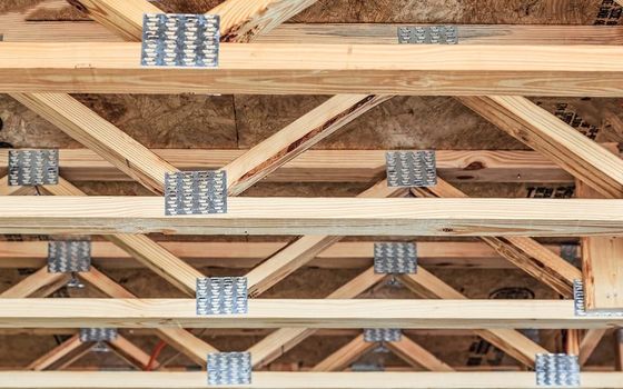 トラストとラフター木材の接続のための電磁式トランス支架