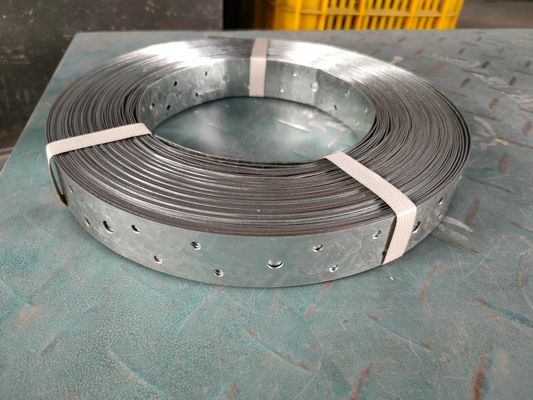 パンチされた金属ストラップロール