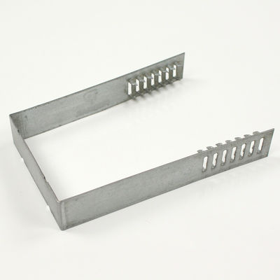 壁の板をストッドに固定する迅速で効果的なプレート